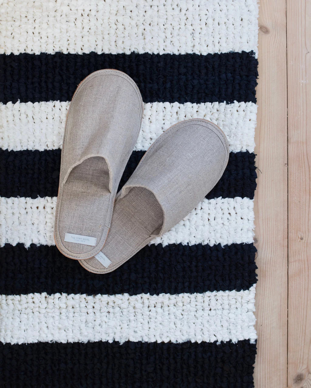 Linen slippers: natural